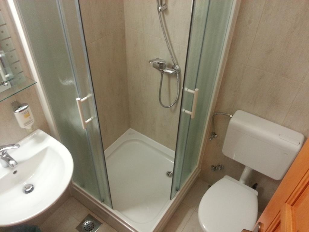 Europa Hostel Portoroz Ruang foto